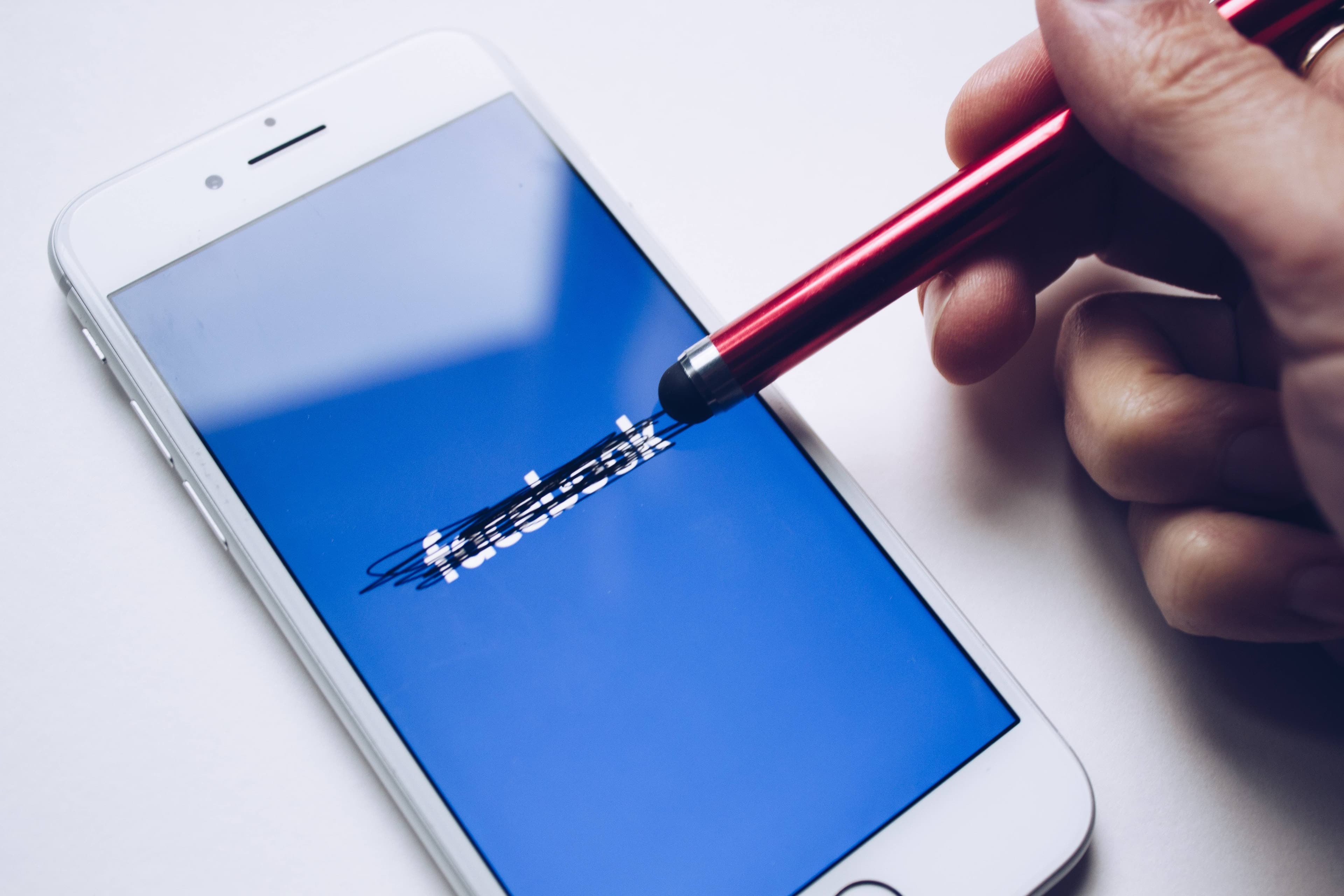 delete-facebook-google-vs-facebook-apple.jpg